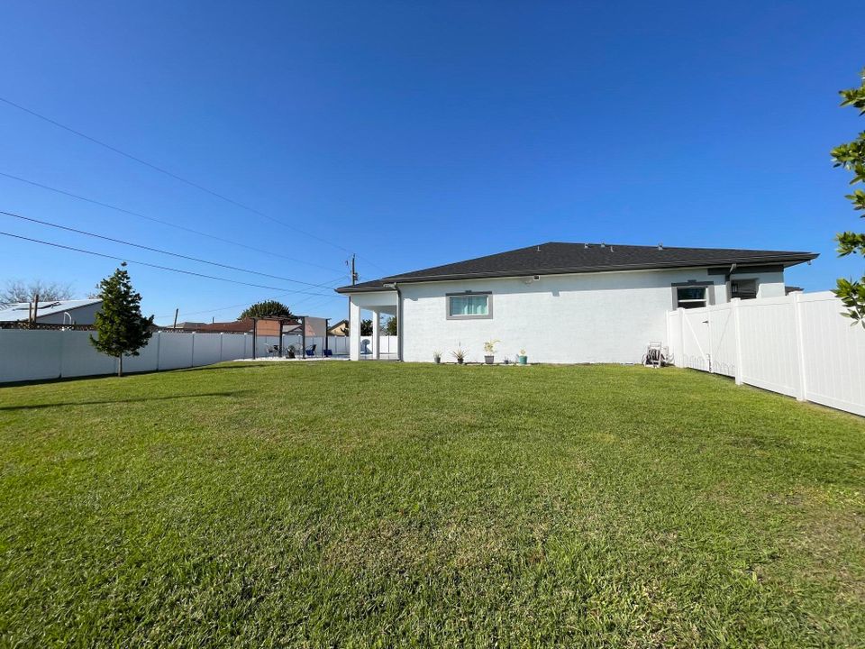 For Sale: $695,000 (4 beds, 2 baths, 2062 Square Feet)