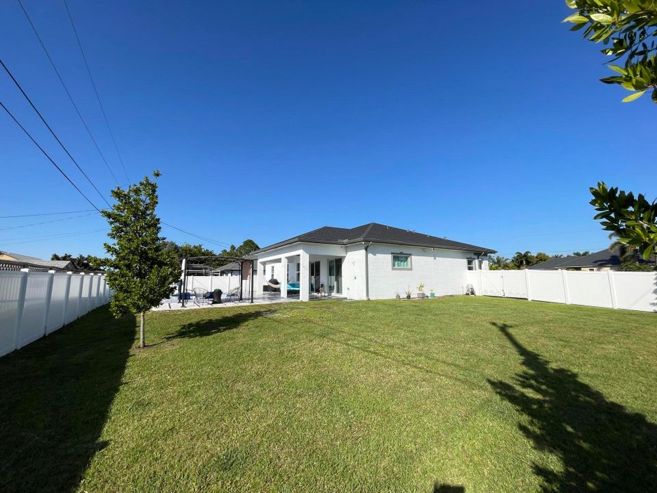 For Sale: $695,000 (4 beds, 2 baths, 2062 Square Feet)