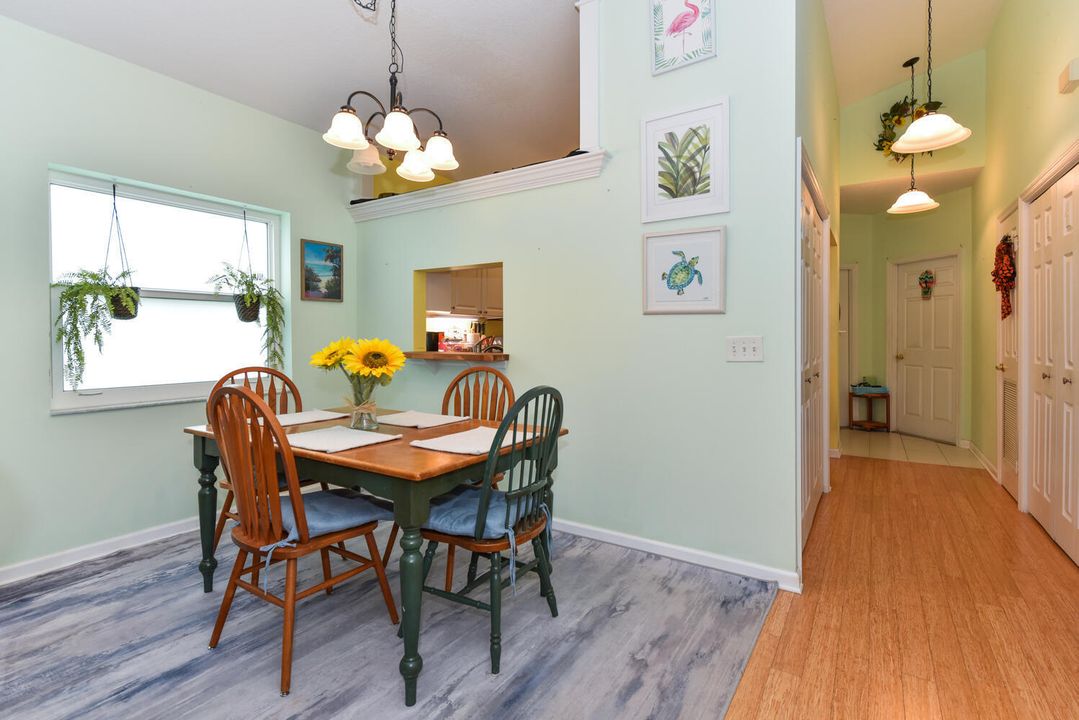 На продажу: $445,000 (3 спален, 2 ванн, 1342 Квадратных фут)