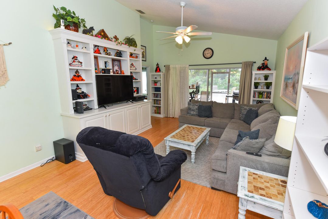 На продажу: $445,000 (3 спален, 2 ванн, 1342 Квадратных фут)