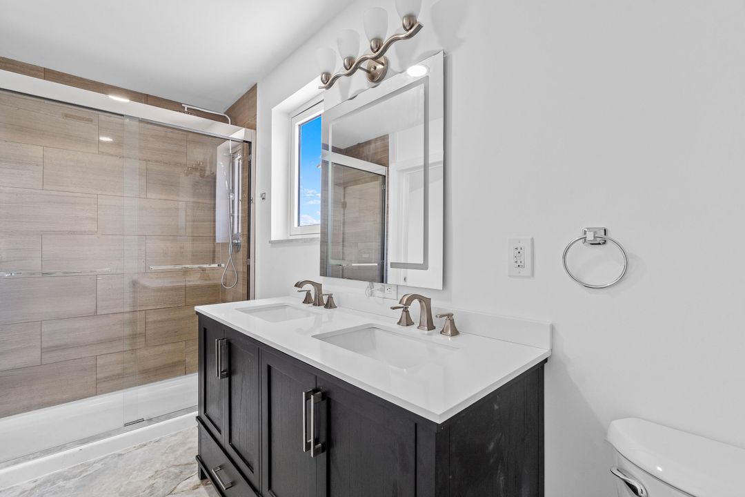 Activo con contrato: $3,200 (3 camas, 3 baños, 2100 Pies cuadrados)