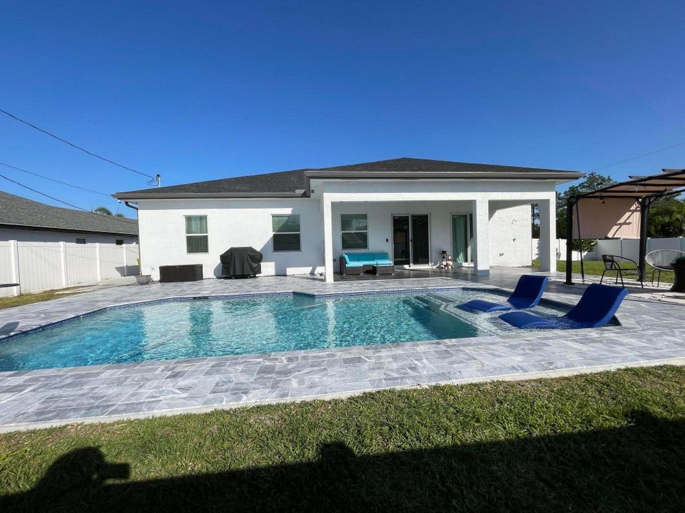 For Sale: $695,000 (4 beds, 2 baths, 2062 Square Feet)