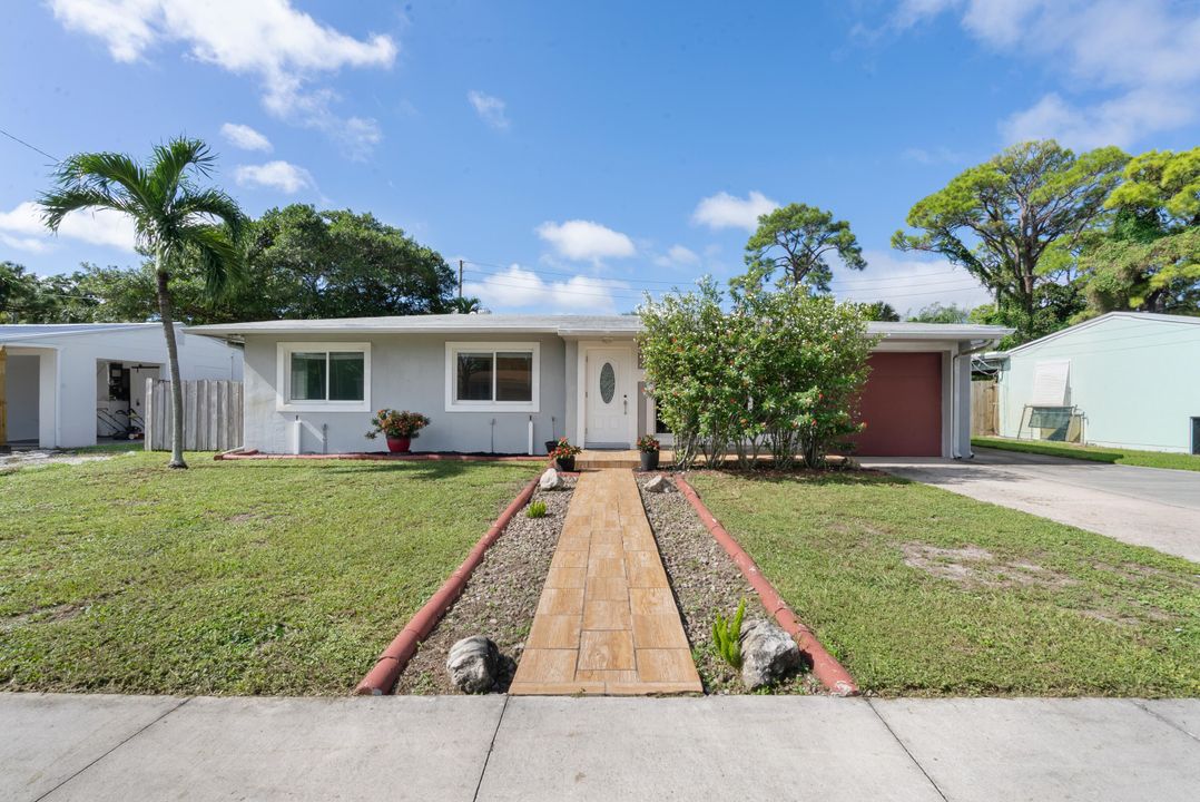 Recently Sold: $419,900 (3 beds, 2 baths, 1042 Square Feet)