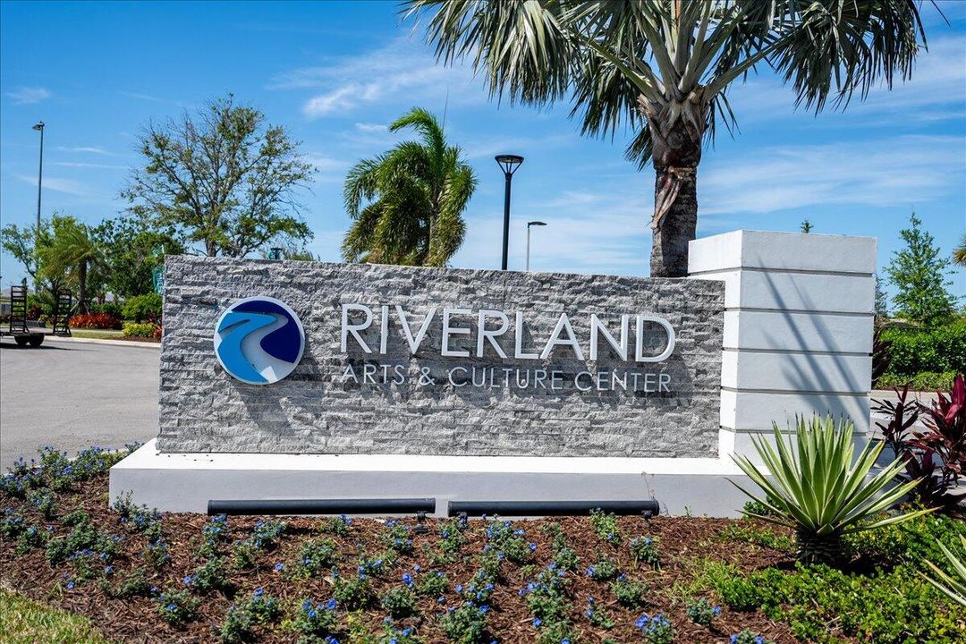 Под контрактом: $418,900 (2 спален, 2 ванн, 1599 Квадратных фут)