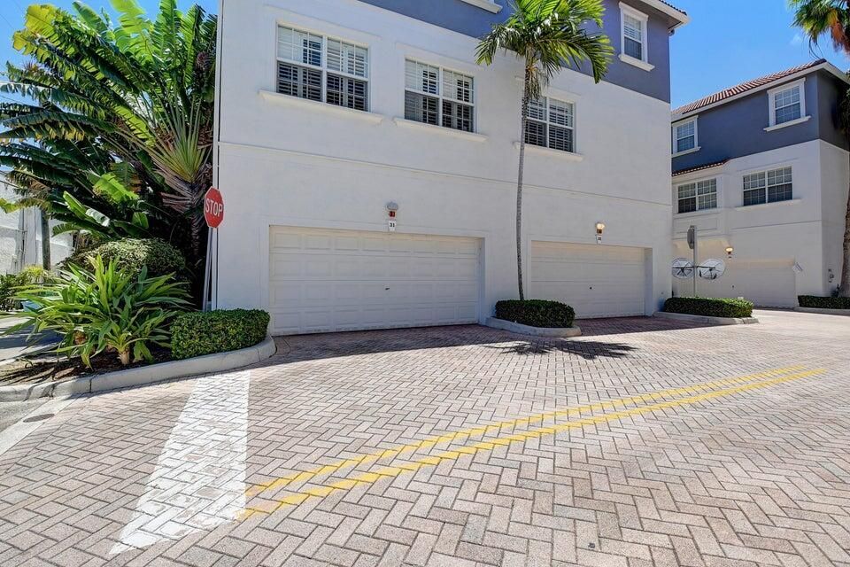 Active With Contract: $5,000 (3 beds, 2 baths, 1978 Square Feet)