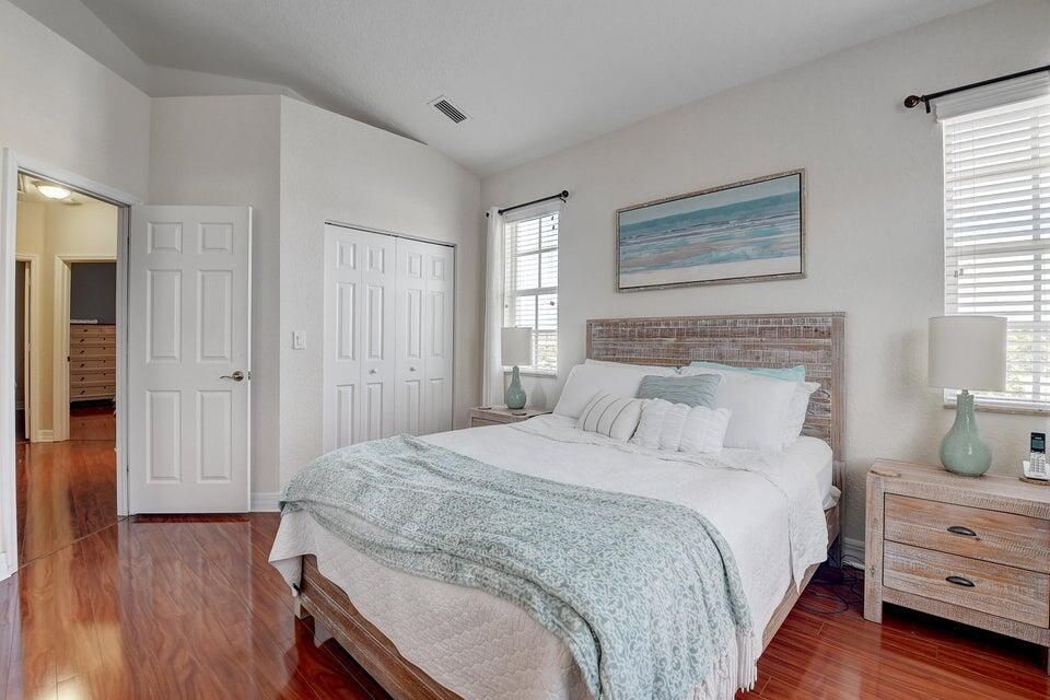 Active With Contract: $5,000 (3 beds, 2 baths, 1978 Square Feet)