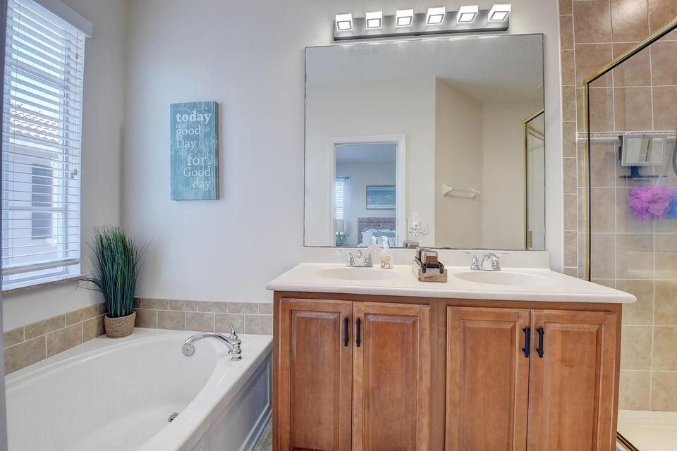 Active With Contract: $5,000 (3 beds, 2 baths, 1978 Square Feet)