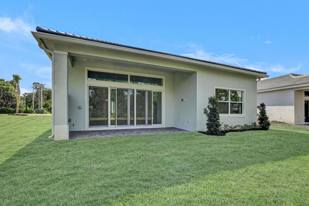 For Sale: $879,000 (3 beds, 3 baths, 2735 Square Feet)