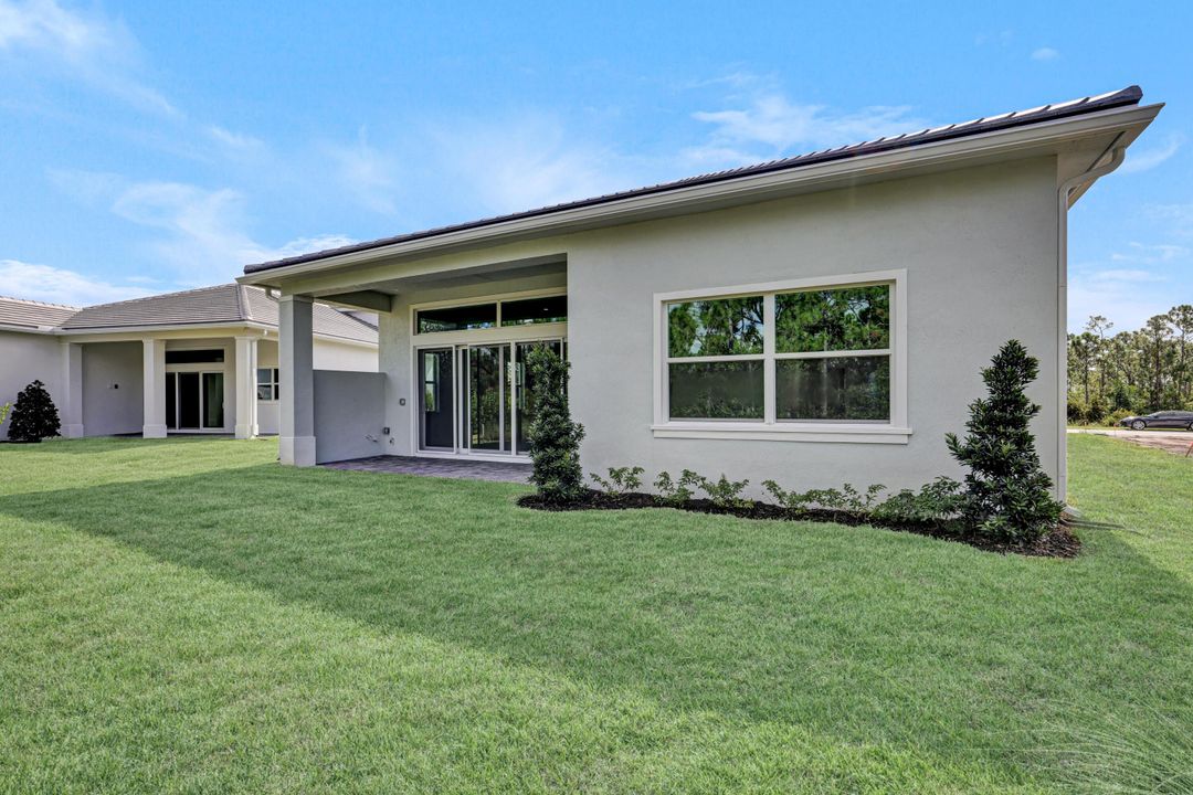 For Sale: $879,000 (3 beds, 3 baths, 2735 Square Feet)