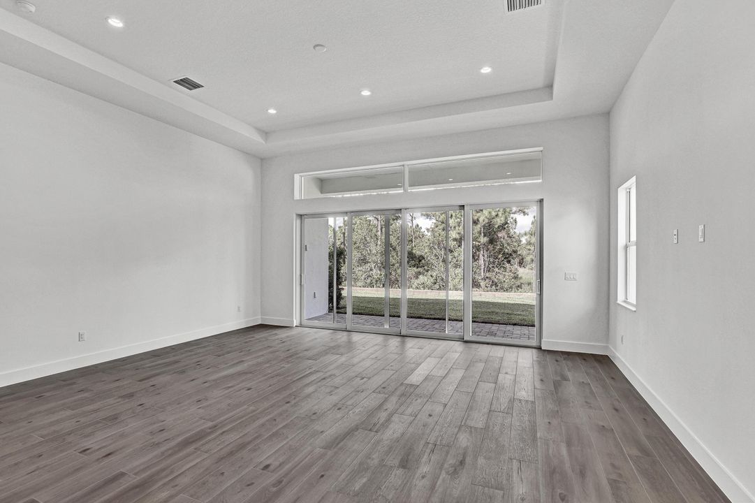 For Sale: $879,000 (3 beds, 3 baths, 2735 Square Feet)