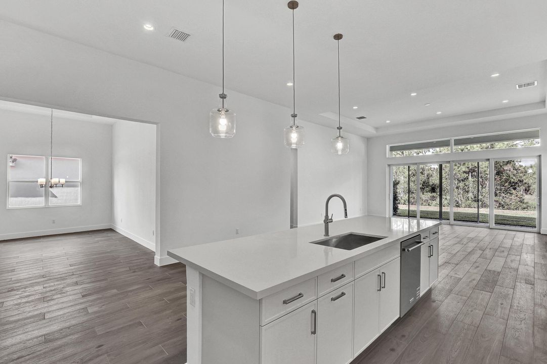 For Sale: $879,000 (3 beds, 3 baths, 2735 Square Feet)