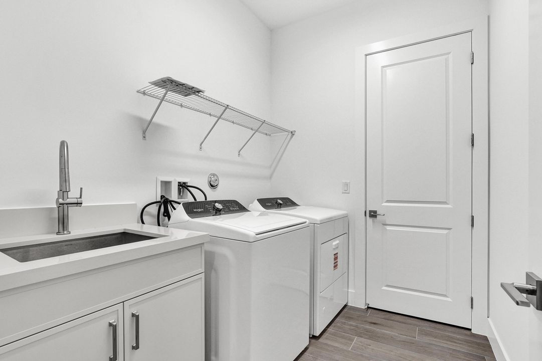 For Sale: $879,000 (3 beds, 3 baths, 2735 Square Feet)