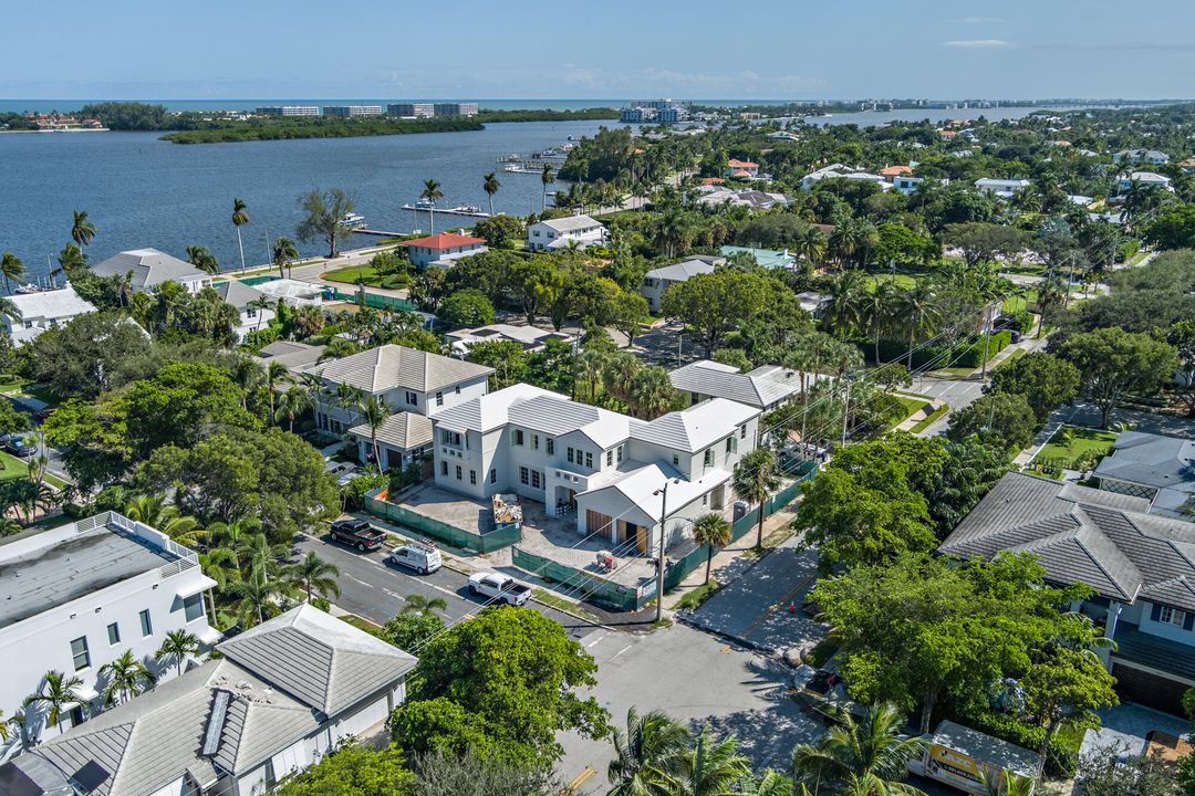 Active With Contract: $7,895,000 (5 beds, 5 baths, 5534 Square Feet)