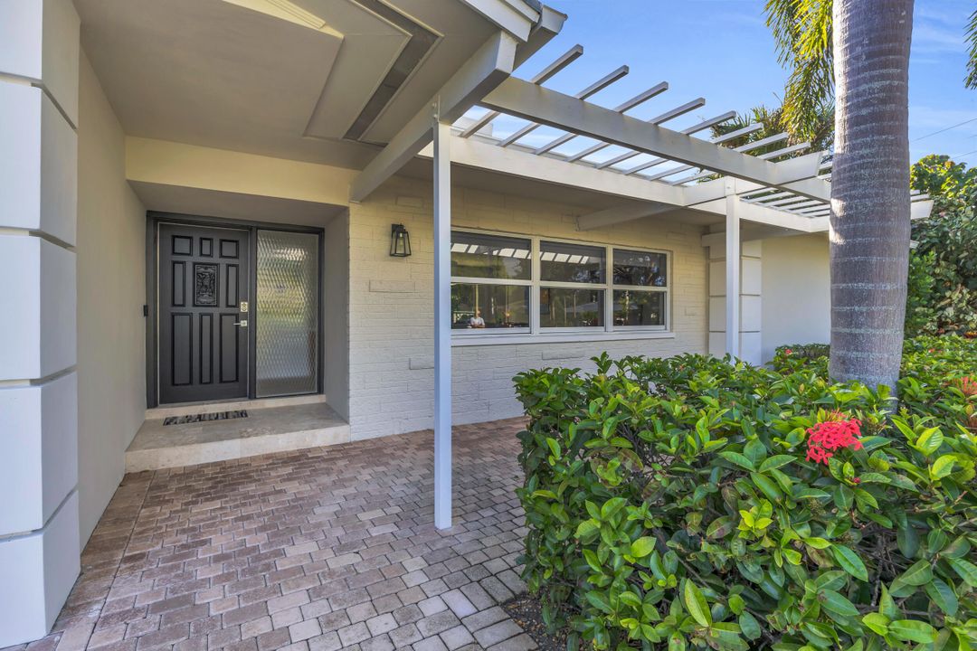 Recently Sold: $1,095,000 (3 beds, 2 baths, 1677 Square Feet)