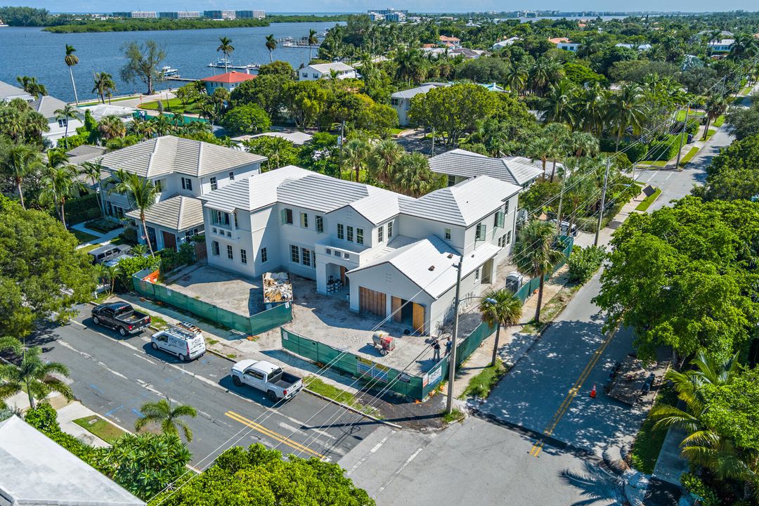 Active With Contract: $7,895,000 (5 beds, 5 baths, 5534 Square Feet)