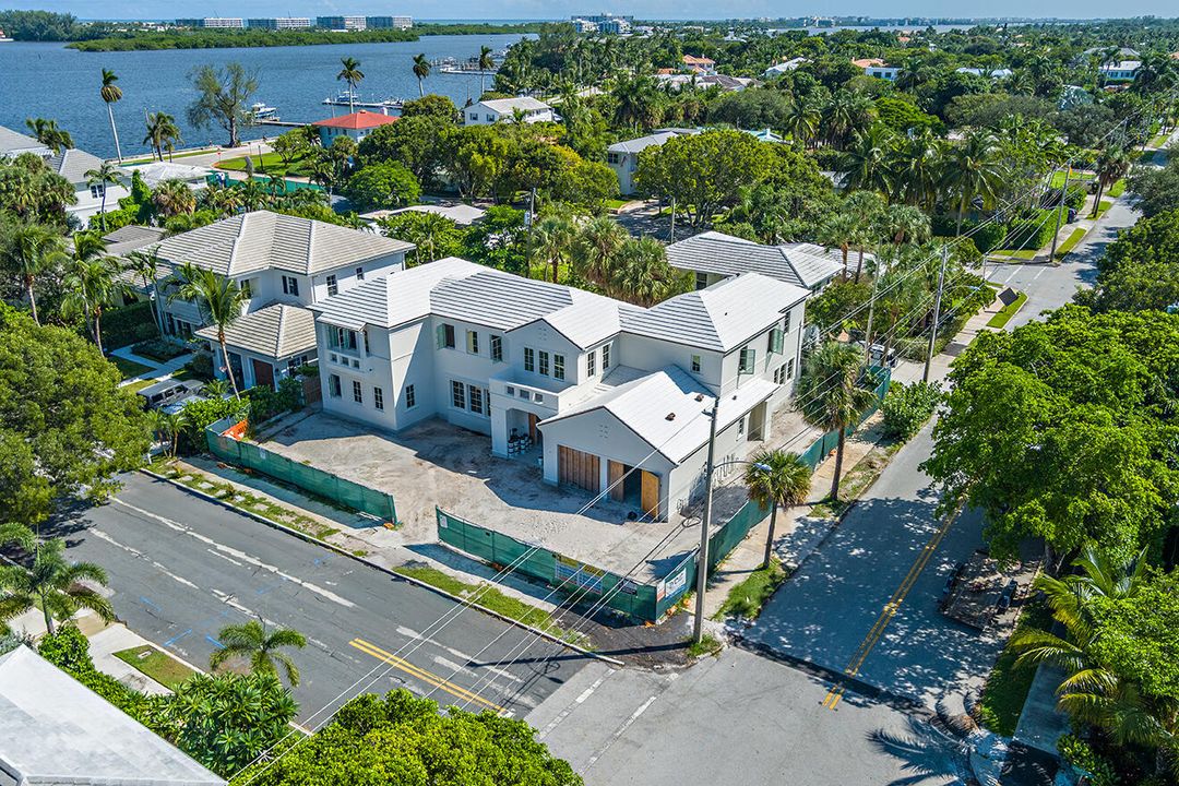 Active With Contract: $7,895,000 (5 beds, 5 baths, 5534 Square Feet)