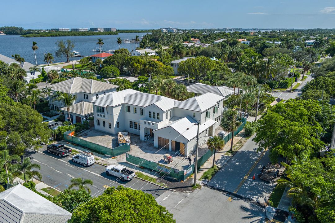 Active With Contract: $7,895,000 (5 beds, 5 baths, 5534 Square Feet)