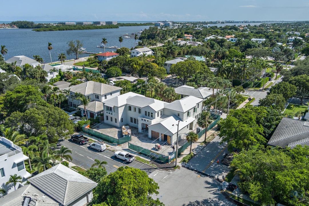 Active With Contract: $7,895,000 (5 beds, 5 baths, 5534 Square Feet)