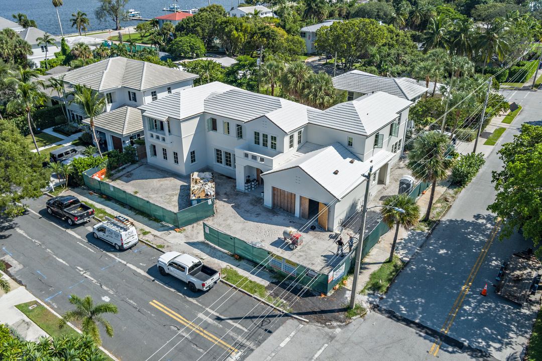 Active With Contract: $7,895,000 (5 beds, 5 baths, 5534 Square Feet)