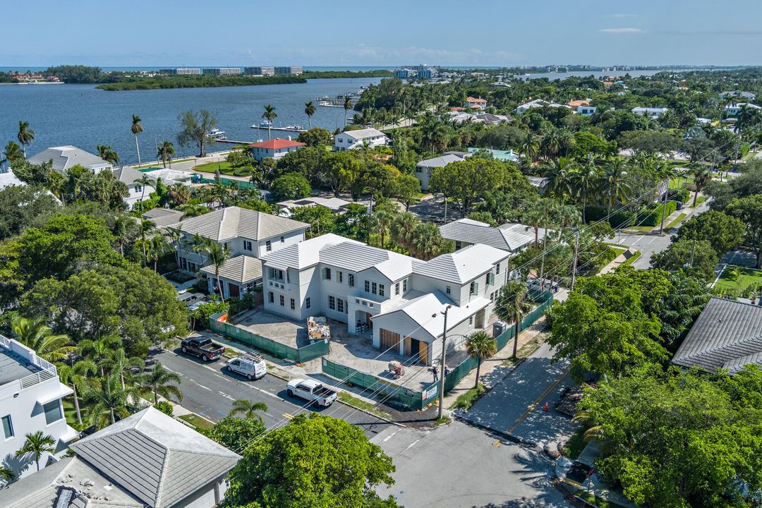 Active With Contract: $7,895,000 (5 beds, 5 baths, 5534 Square Feet)