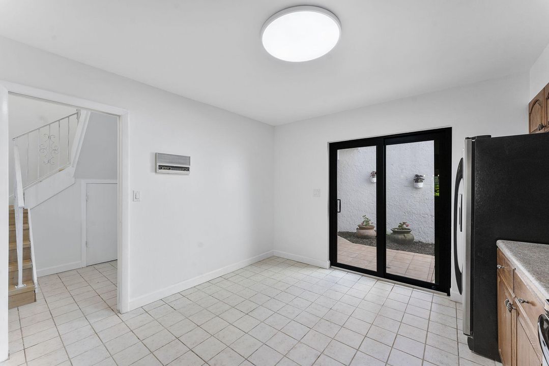 Под контрактом: $464,999 (3 спален, 2 ванн, 1576 Квадратных фут)