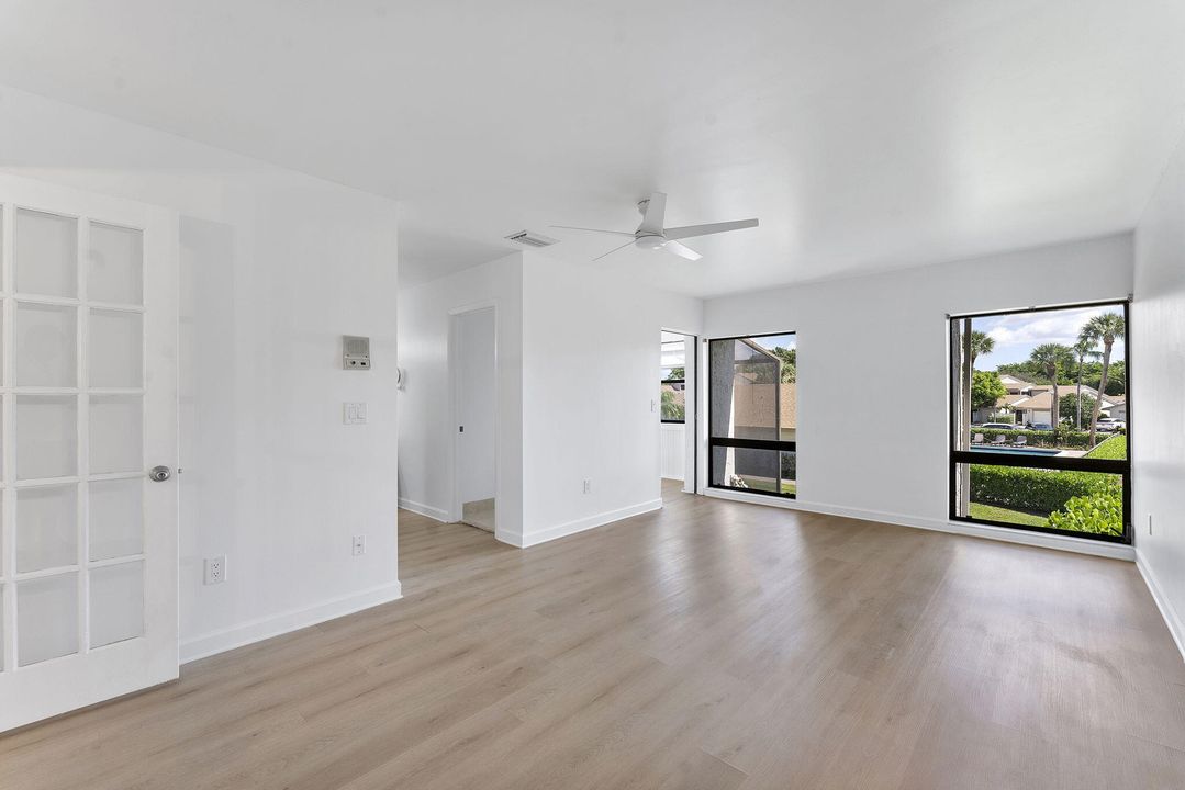 Под контрактом: $464,999 (3 спален, 2 ванн, 1576 Квадратных фут)