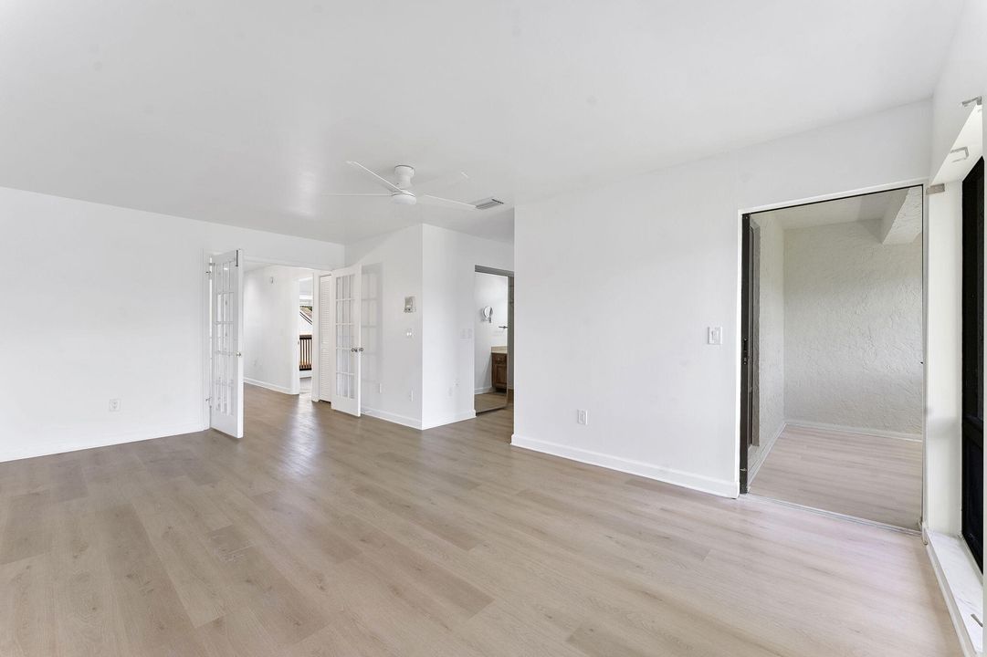 Под контрактом: $464,999 (3 спален, 2 ванн, 1576 Квадратных фут)