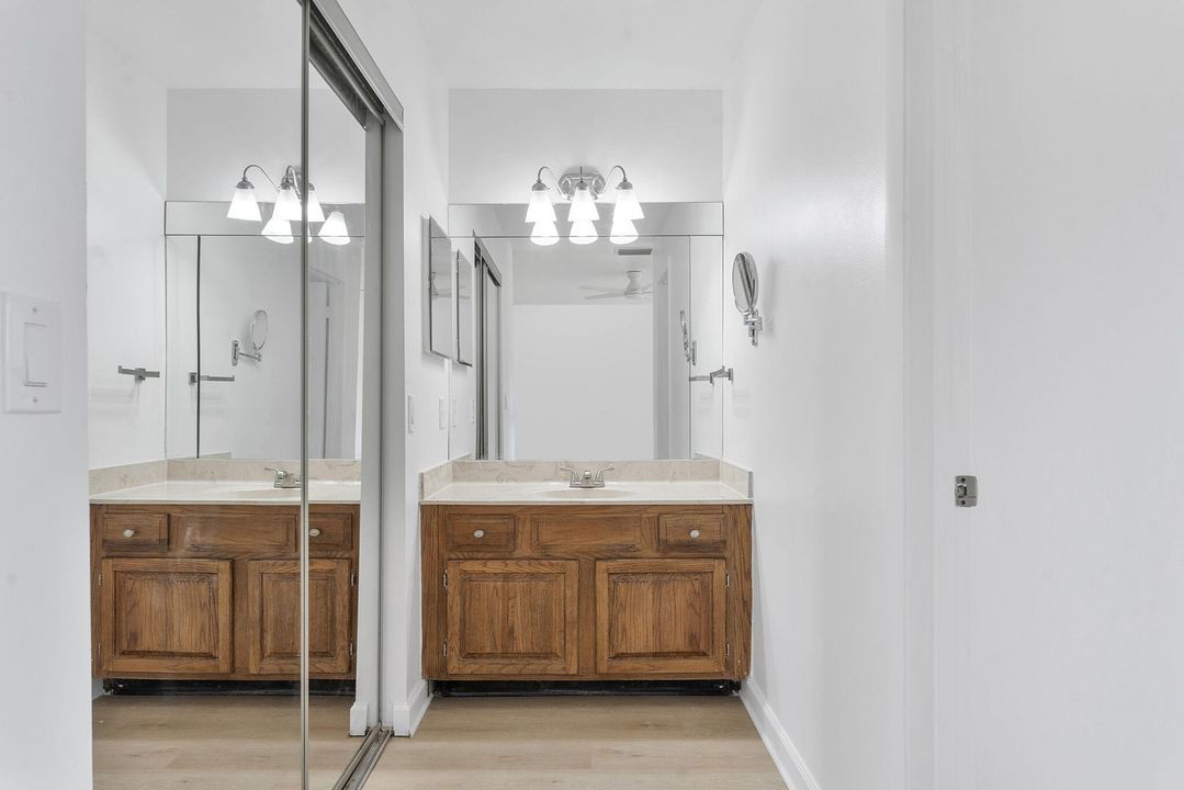 Под контрактом: $464,999 (3 спален, 2 ванн, 1576 Квадратных фут)