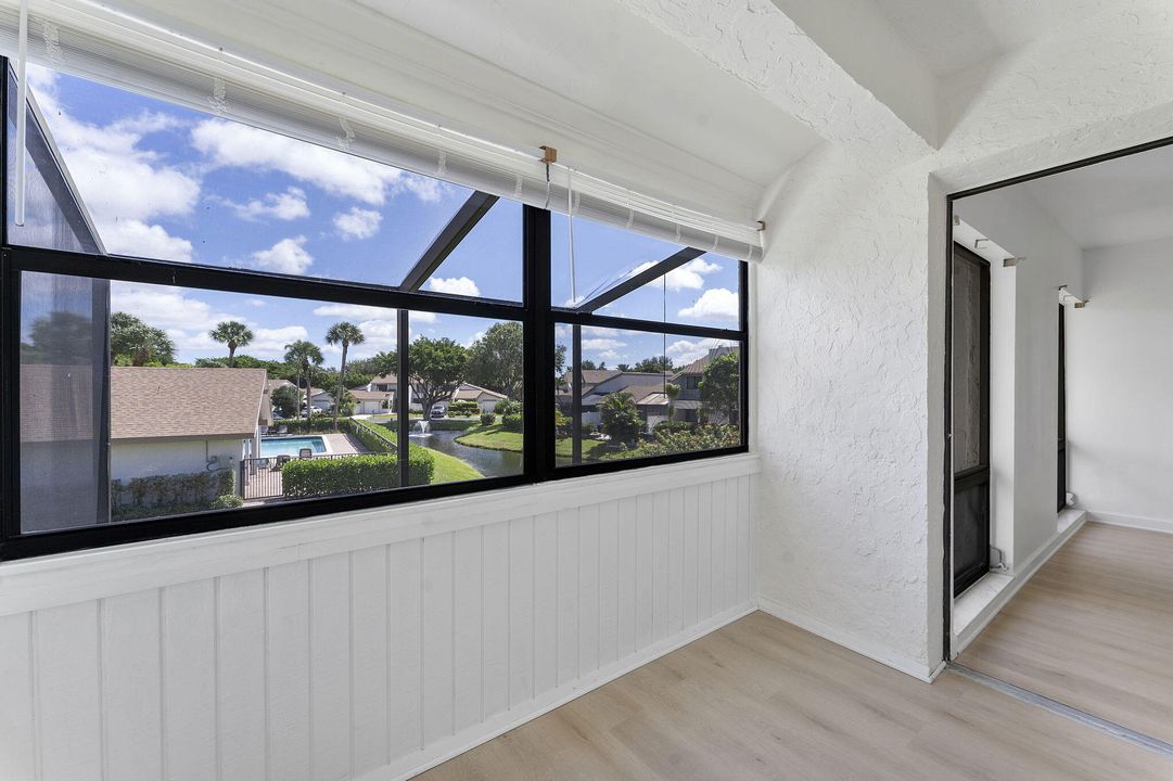 Под контрактом: $464,999 (3 спален, 2 ванн, 1576 Квадратных фут)