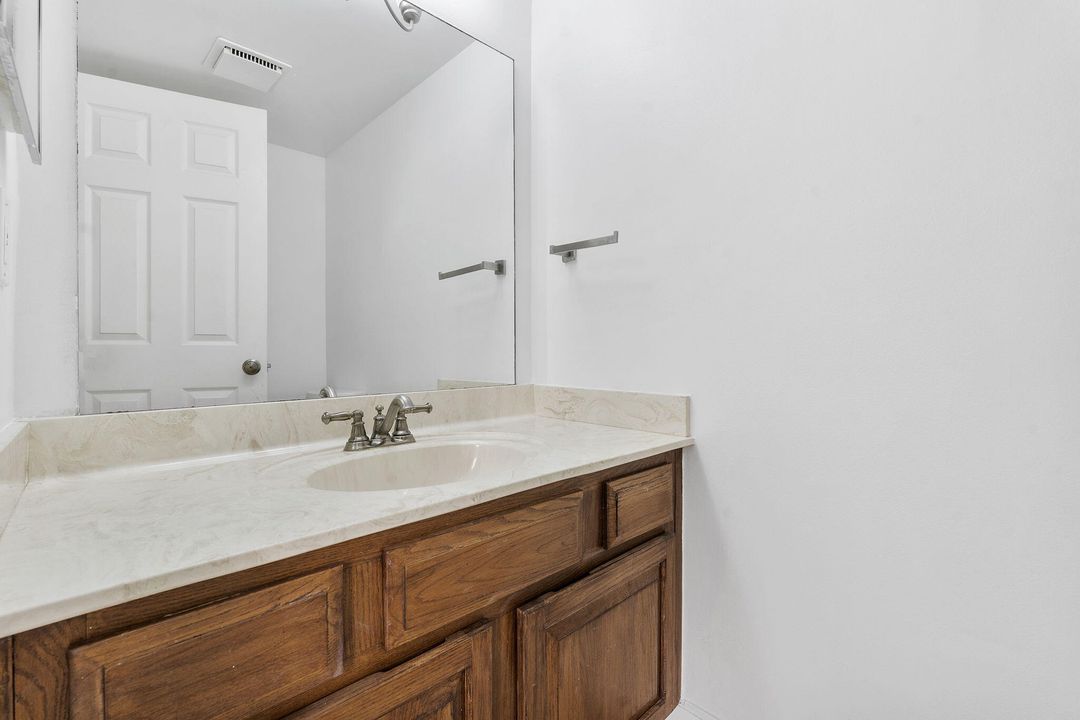 Под контрактом: $464,999 (3 спален, 2 ванн, 1576 Квадратных фут)