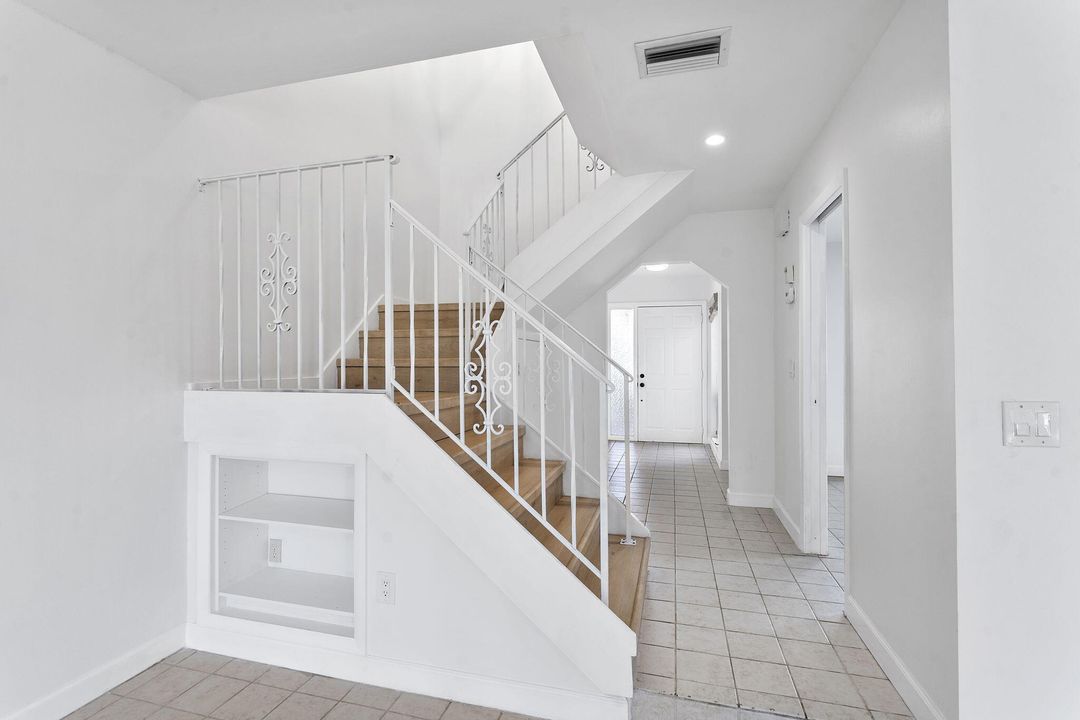 Под контрактом: $464,999 (3 спален, 2 ванн, 1576 Квадратных фут)