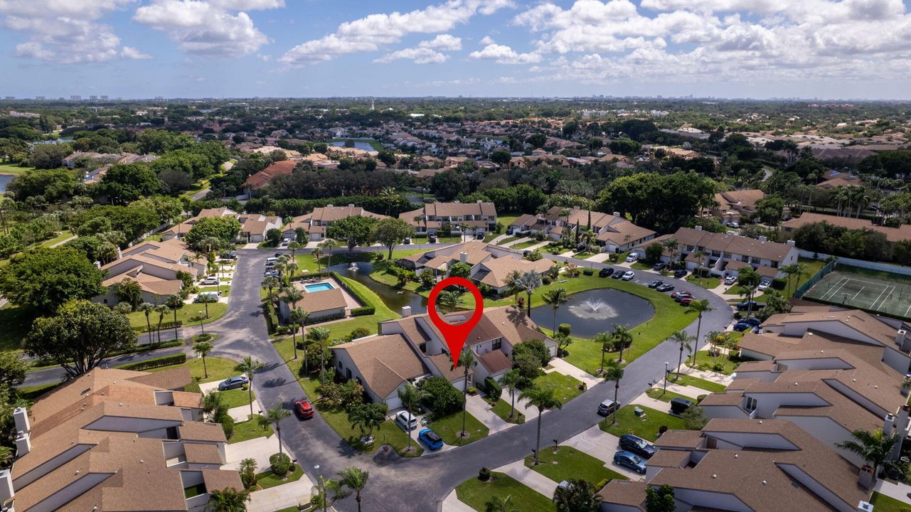 Под контрактом: $464,999 (3 спален, 2 ванн, 1576 Квадратных фут)