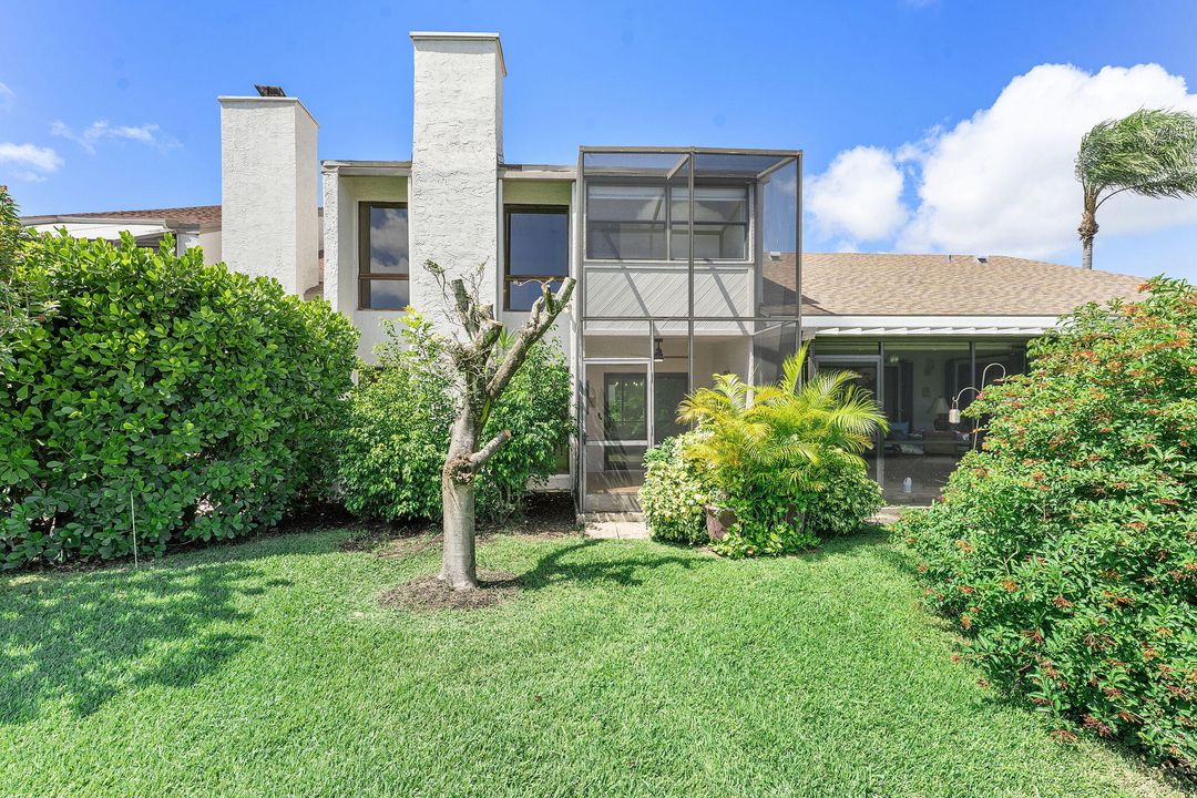 Под контрактом: $464,999 (3 спален, 2 ванн, 1576 Квадратных фут)