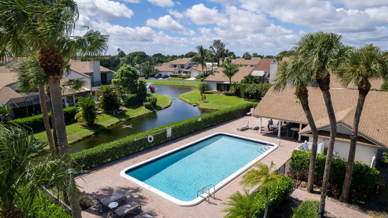 Под контрактом: $464,999 (3 спален, 2 ванн, 1576 Квадратных фут)