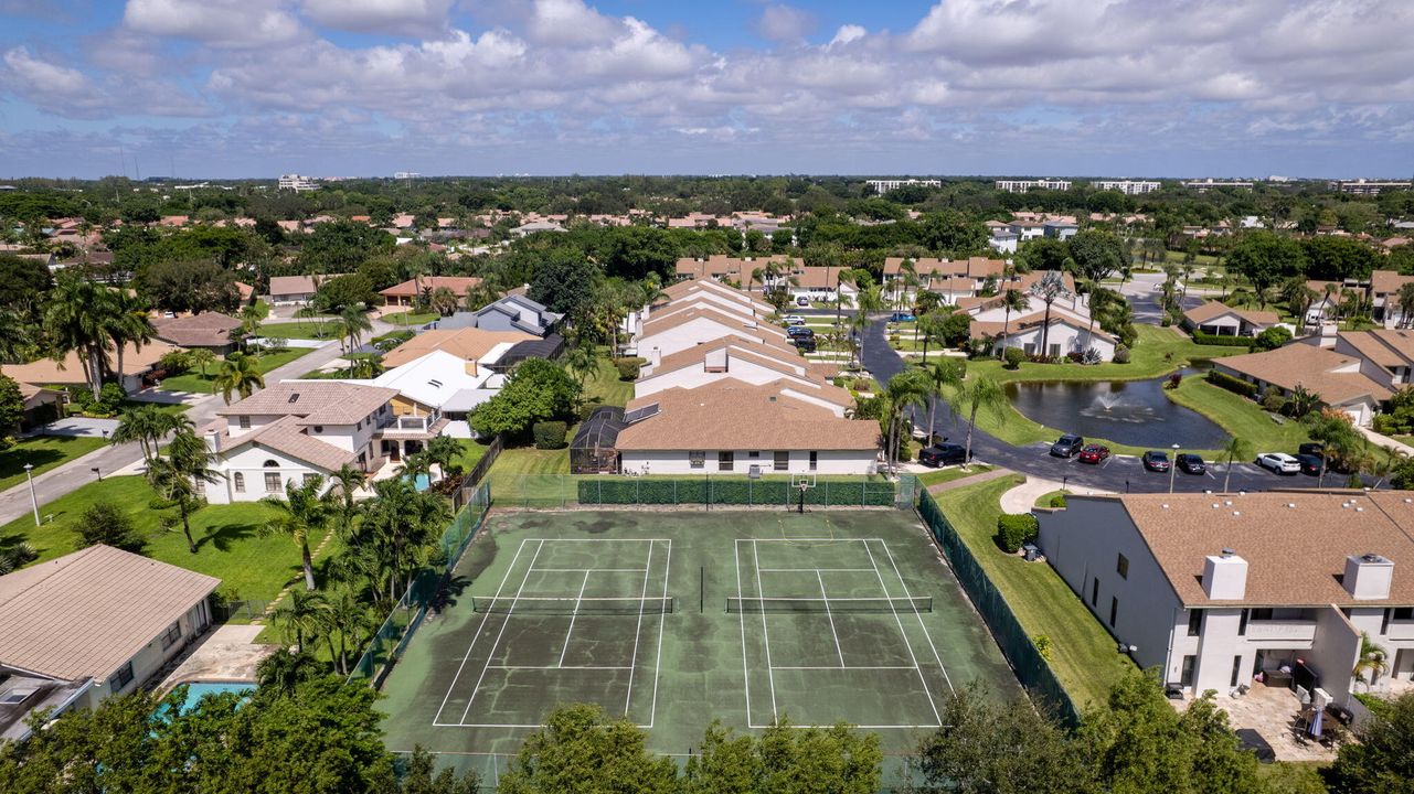 Под контрактом: $464,999 (3 спален, 2 ванн, 1576 Квадратных фут)