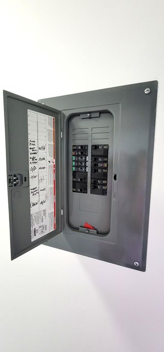 合同活跃: $113,900 (2 贝兹, 2 浴室, 1080 平方英尺)