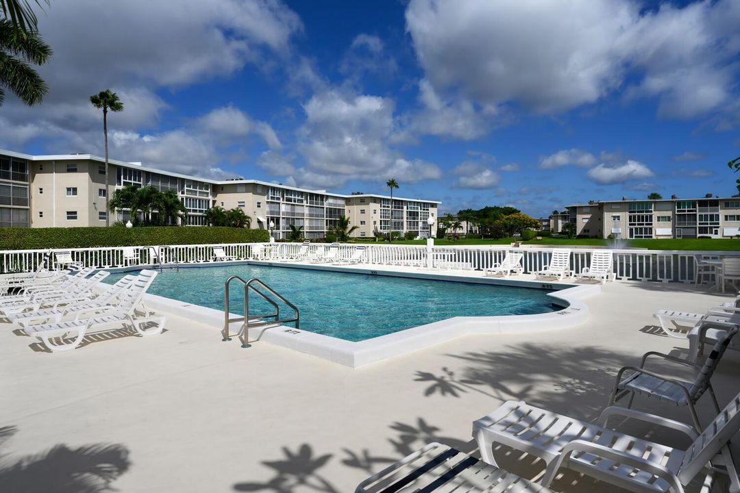 合同活跃: $113,900 (2 贝兹, 2 浴室, 1080 平方英尺)