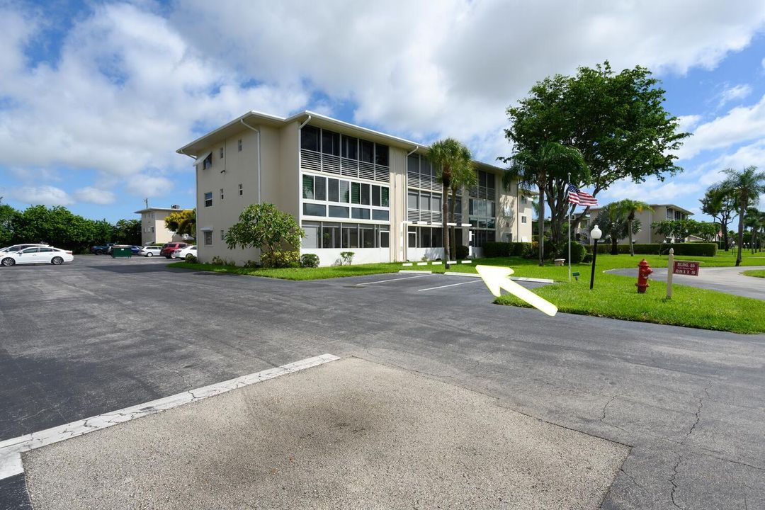 合同活跃: $113,900 (2 贝兹, 2 浴室, 1080 平方英尺)