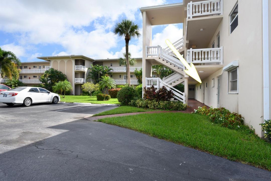 合同活跃: $113,900 (2 贝兹, 2 浴室, 1080 平方英尺)