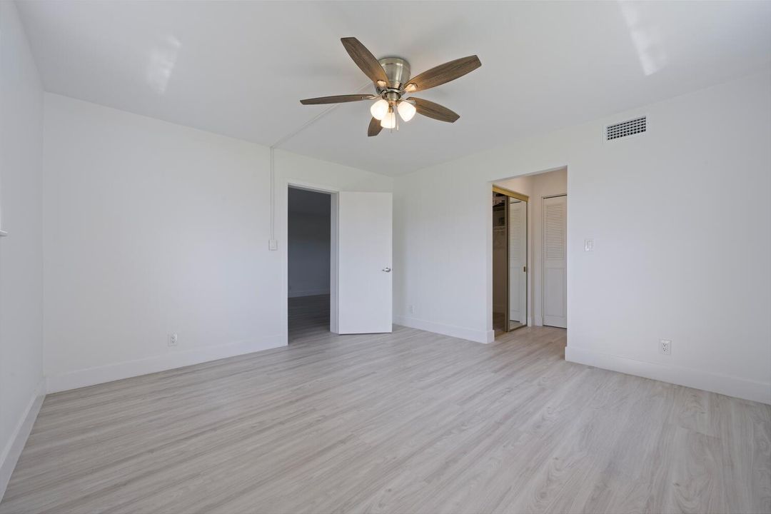 合同活跃: $113,900 (2 贝兹, 2 浴室, 1080 平方英尺)