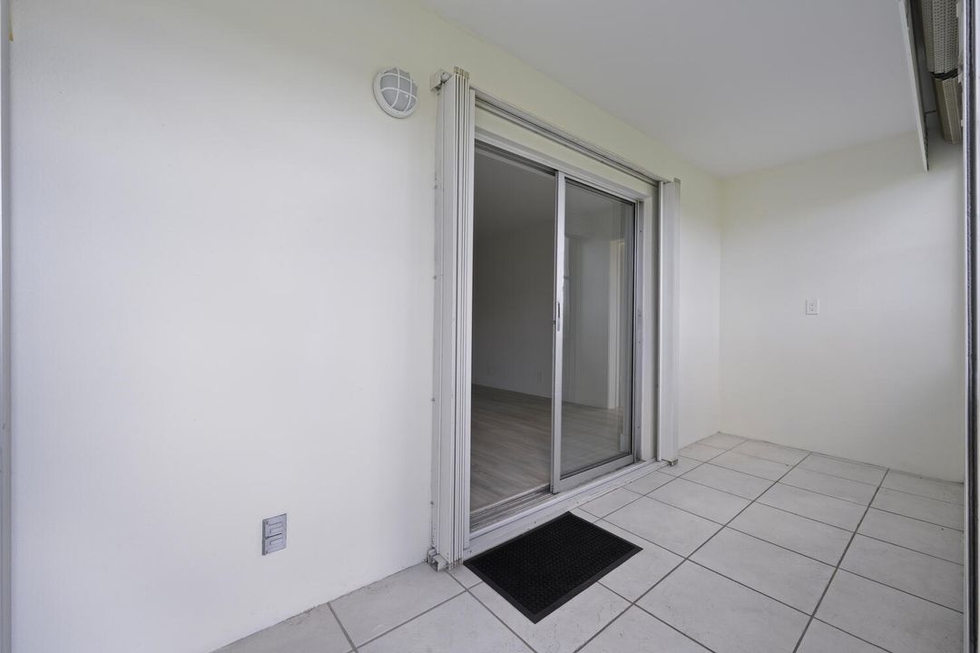 合同活跃: $113,900 (2 贝兹, 2 浴室, 1080 平方英尺)