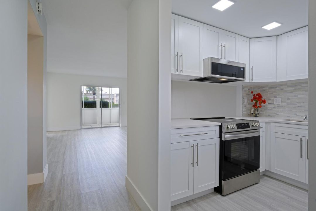 合同活跃: $113,900 (2 贝兹, 2 浴室, 1080 平方英尺)