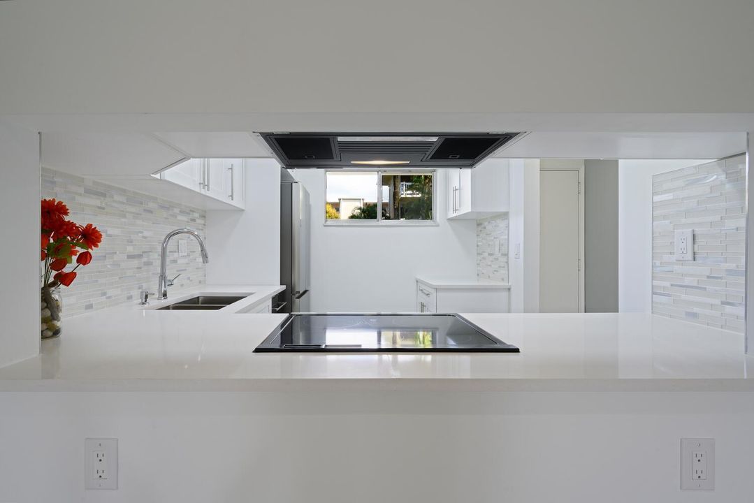 合同活跃: $113,900 (2 贝兹, 2 浴室, 1080 平方英尺)