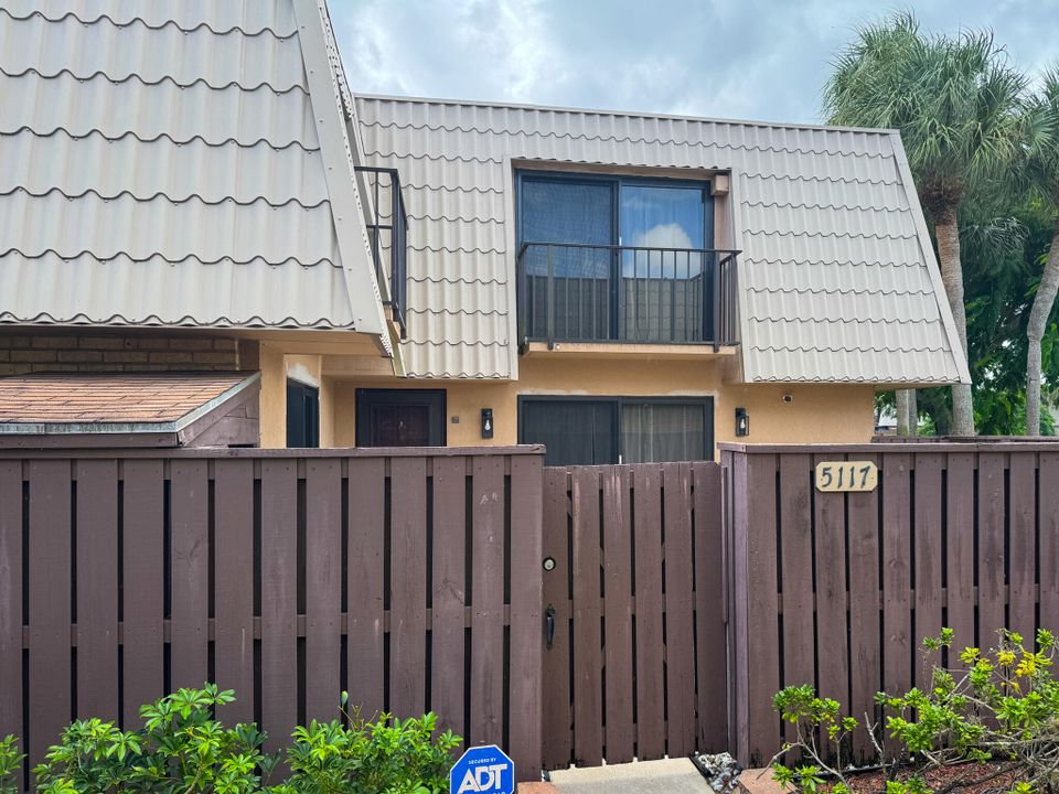 Недавно продано: $305,000 (2 спален, 2 ванн, 1236 Квадратных фут)