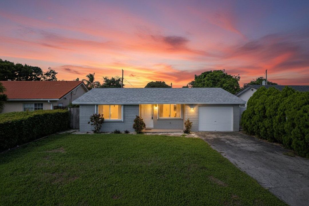 Vendido Recientemente: $450,000 (3 camas, 2 baños, 1639 Pies cuadrados)