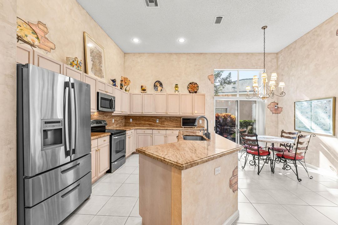 合同活跃: $3,350 (2 贝兹, 2 浴室, 2249 平方英尺)