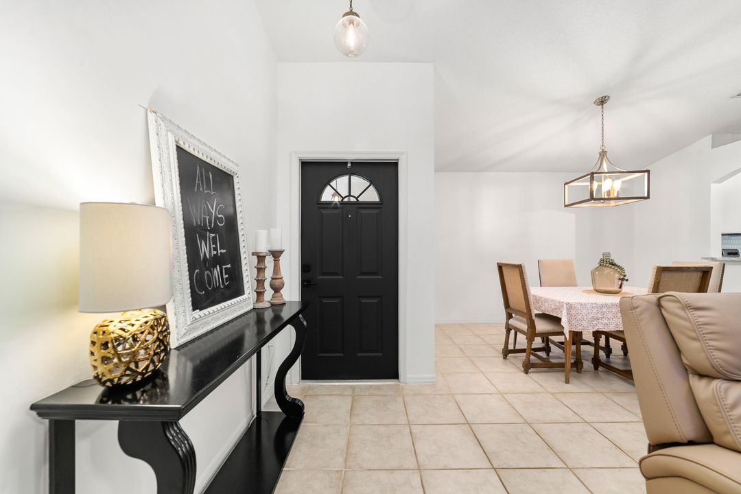 Active With Contract: $399,900 (3 beds, 2 baths, 1386 Square Feet)