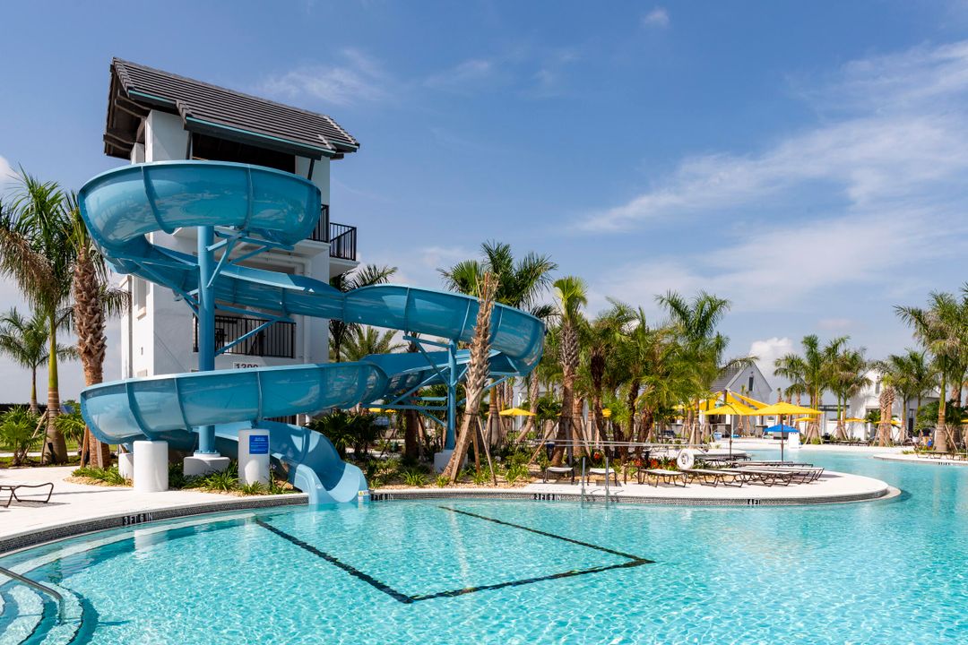 合同活跃: $558,620 (3 贝兹, 2 浴室, 1937 平方英尺)