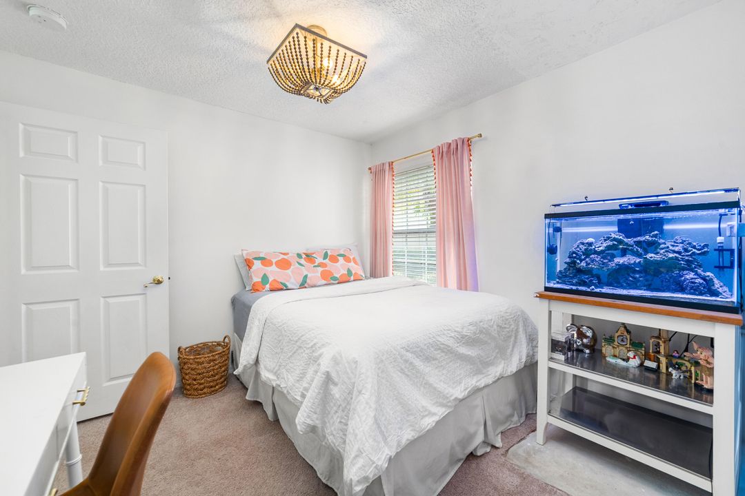 Active With Contract: $399,900 (3 beds, 2 baths, 1386 Square Feet)