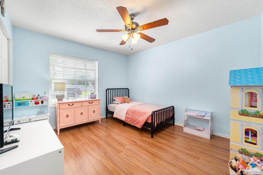 Active With Contract: $399,900 (3 beds, 2 baths, 1386 Square Feet)